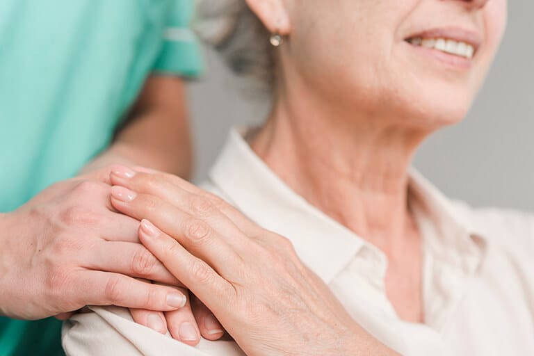 O que faz um cuidador de idosos?